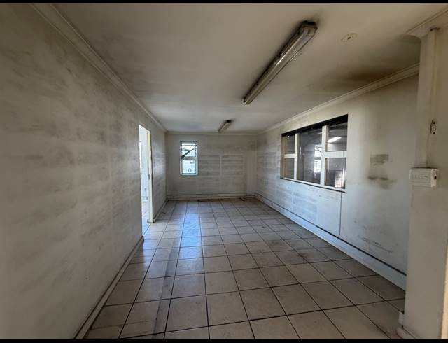 1,200M² WAREHOUSE TO LET IN BLACKHEATH INDUSTRIAL